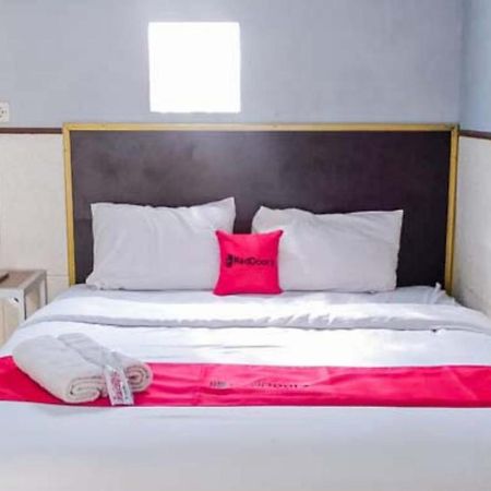 Reddoorz Syariah At Griya Soeratin Pacitan Hotel Eksteriør billede