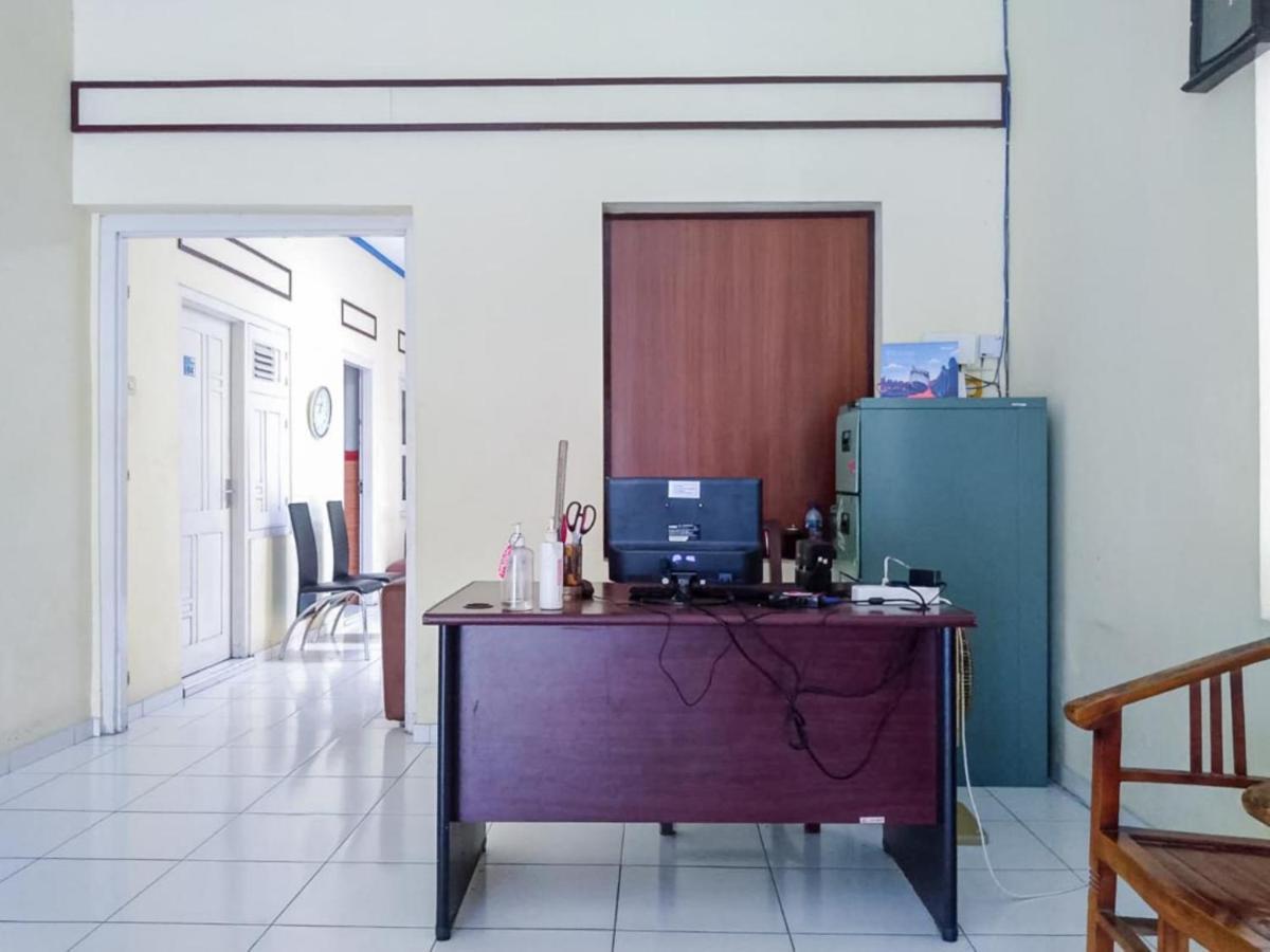 Reddoorz Syariah At Griya Soeratin Pacitan Hotel Eksteriør billede