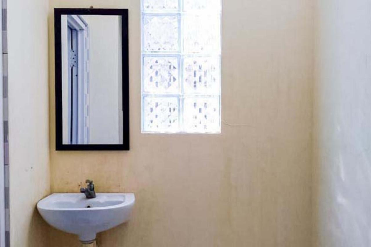 Reddoorz Syariah At Griya Soeratin Pacitan Hotel Eksteriør billede